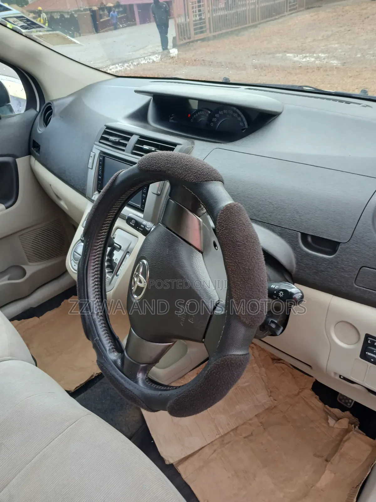 Toyota Passo Sette 1.5 FWD 2012 White