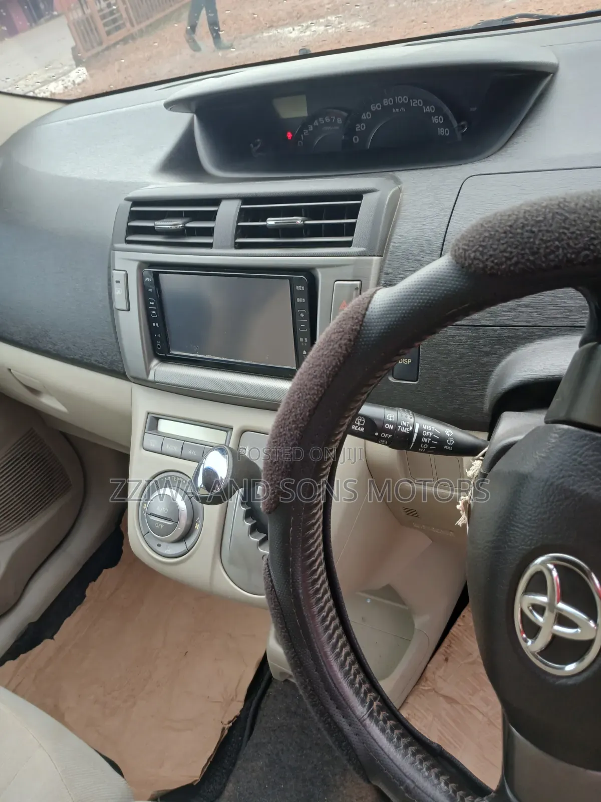Toyota Passo Sette 1.5 FWD 2012 White