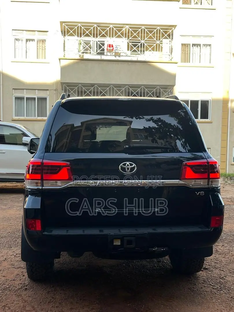 Toyota Land Cruiser 4.6 V8 GX 2020 Black