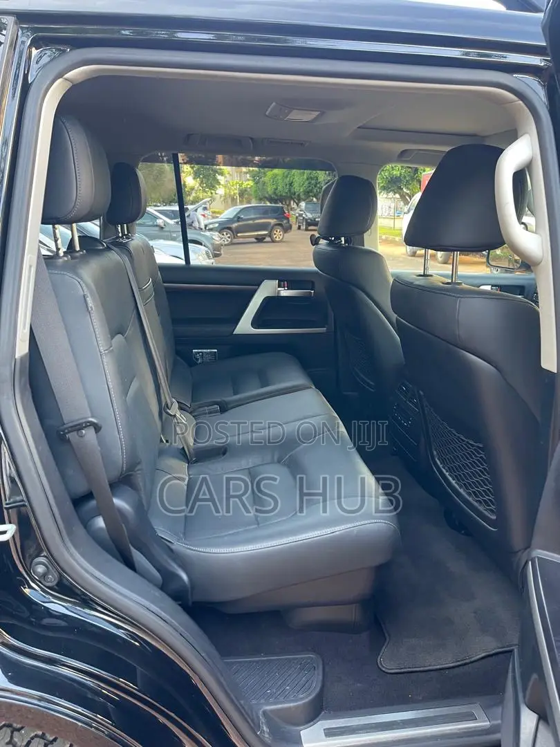 Toyota Land Cruiser 4.6 V8 GX 2020 Black