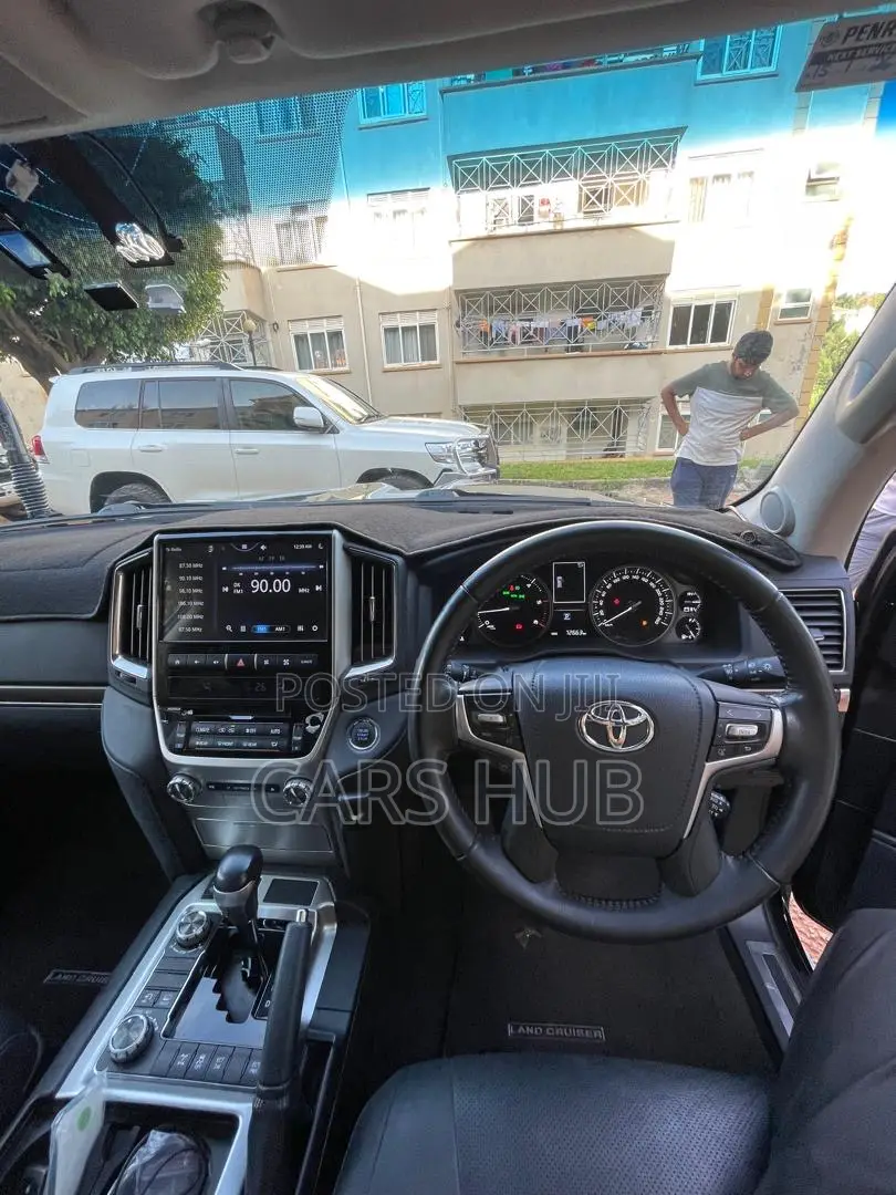 Toyota Land Cruiser 4.6 V8 GX 2020 Black