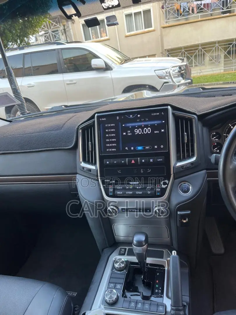 Toyota Land Cruiser 4.6 V8 GX 2020 Black