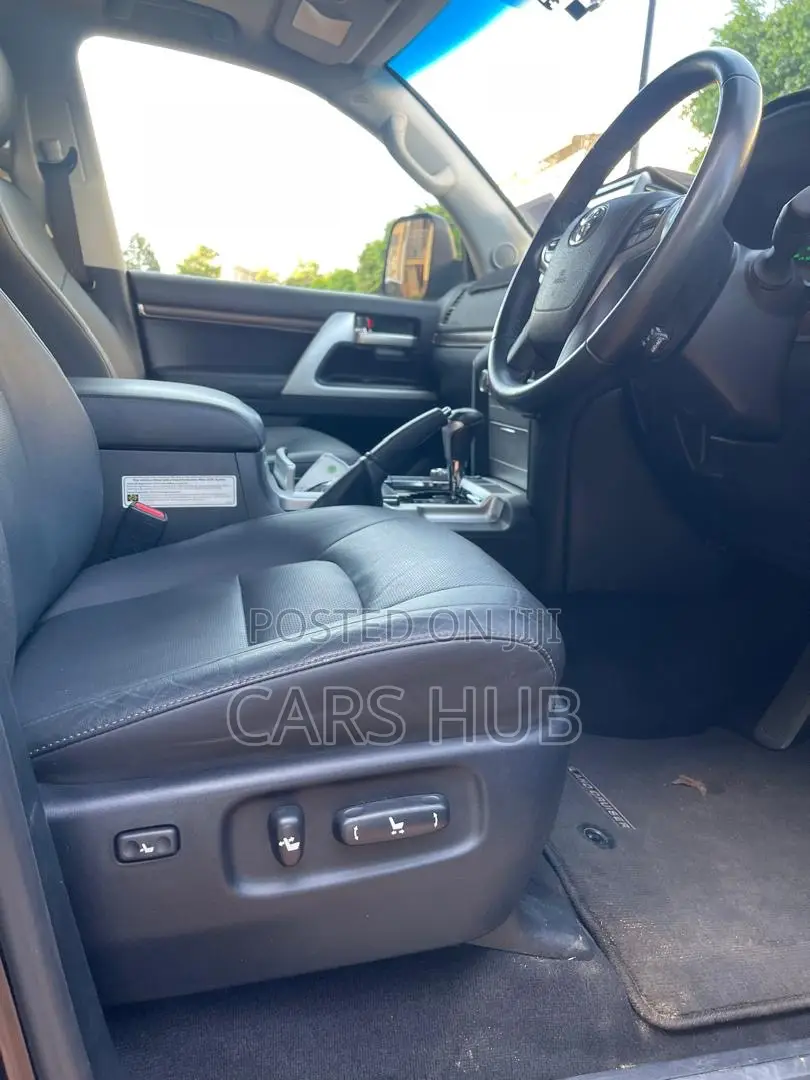 Toyota Land Cruiser 4.6 V8 GX 2020 Black