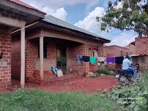 2bdrm House in Lusenke Estate, Wobulenzi TC for sale