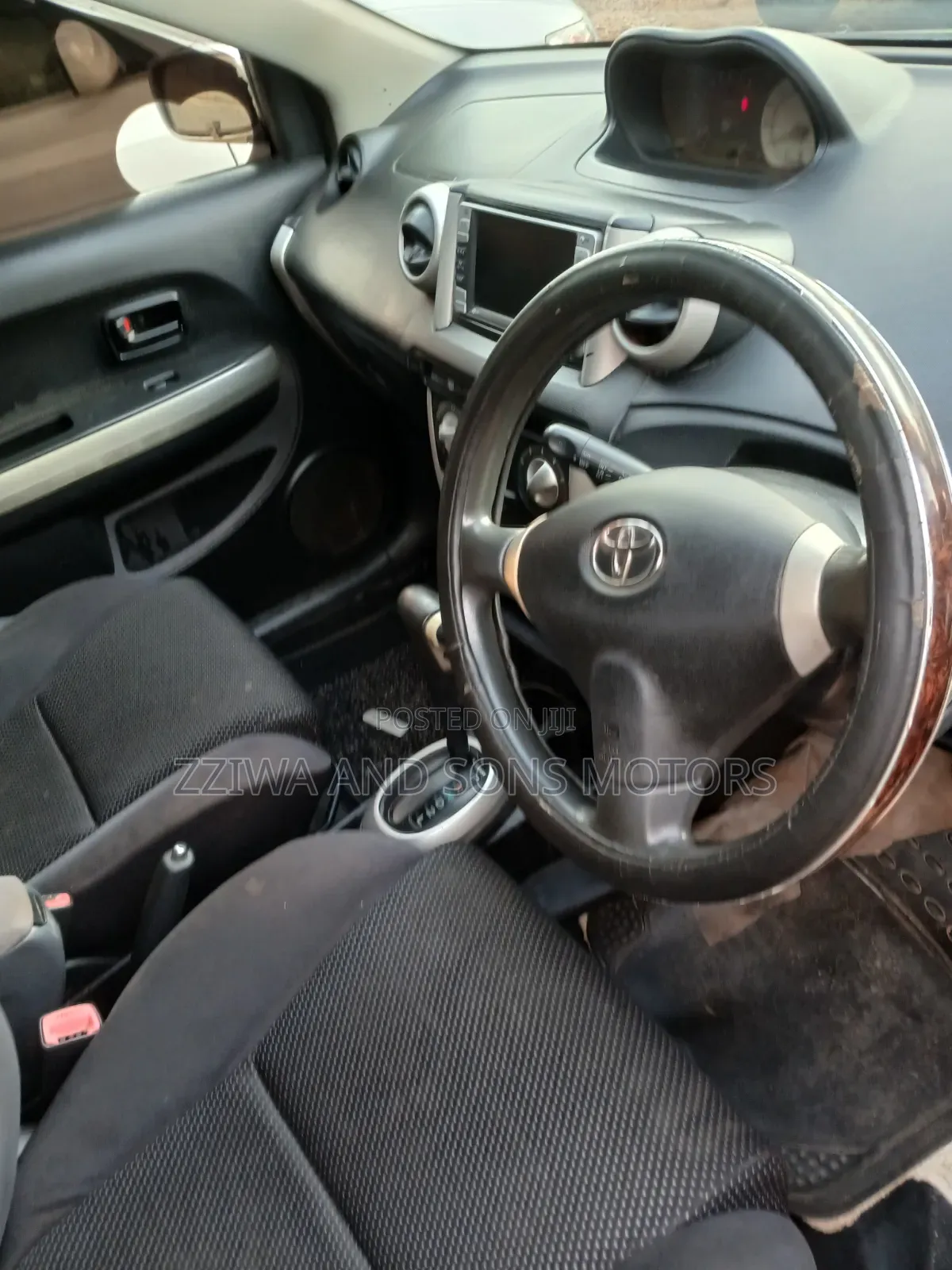 Toyota IST 2006 Silver