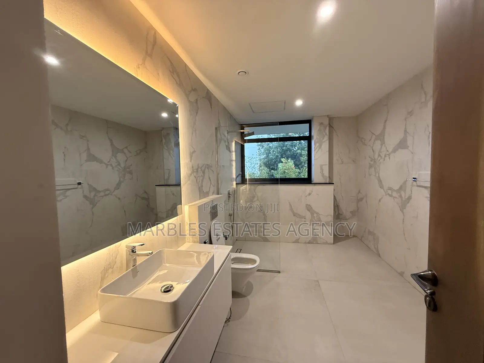 Furnished 3bdrm Penthouse in Kololo, Central Division for rent