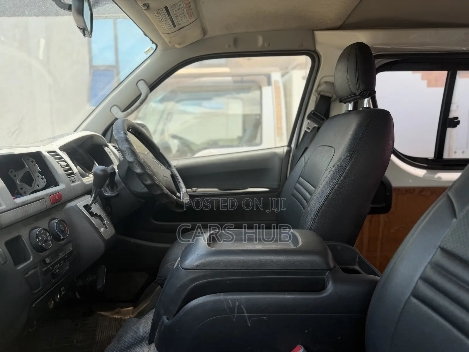 Toyota HiAce 2012 White