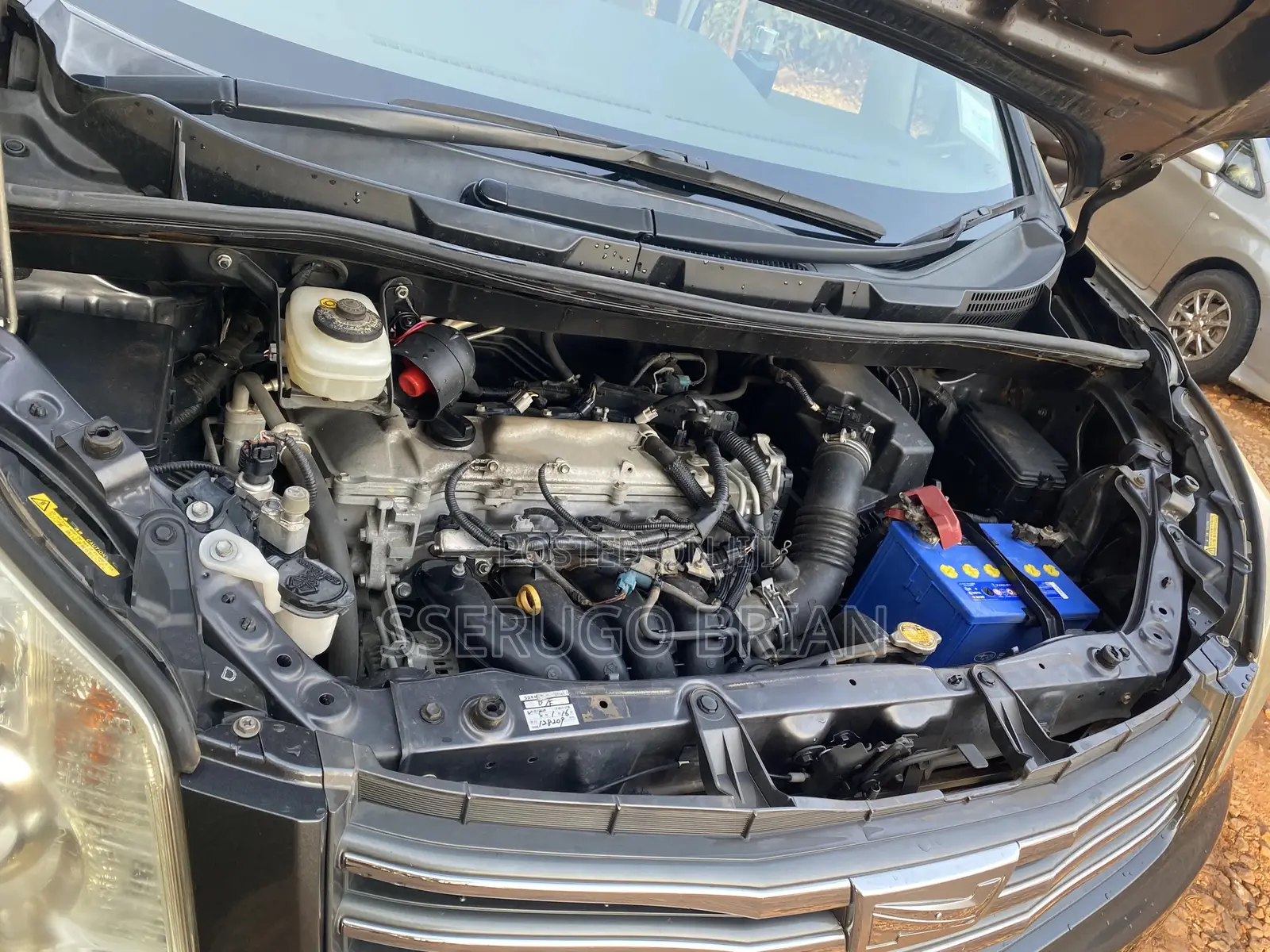 Toyota Noah 2.0 143hp AWD (8 Seater) 2012 Gray