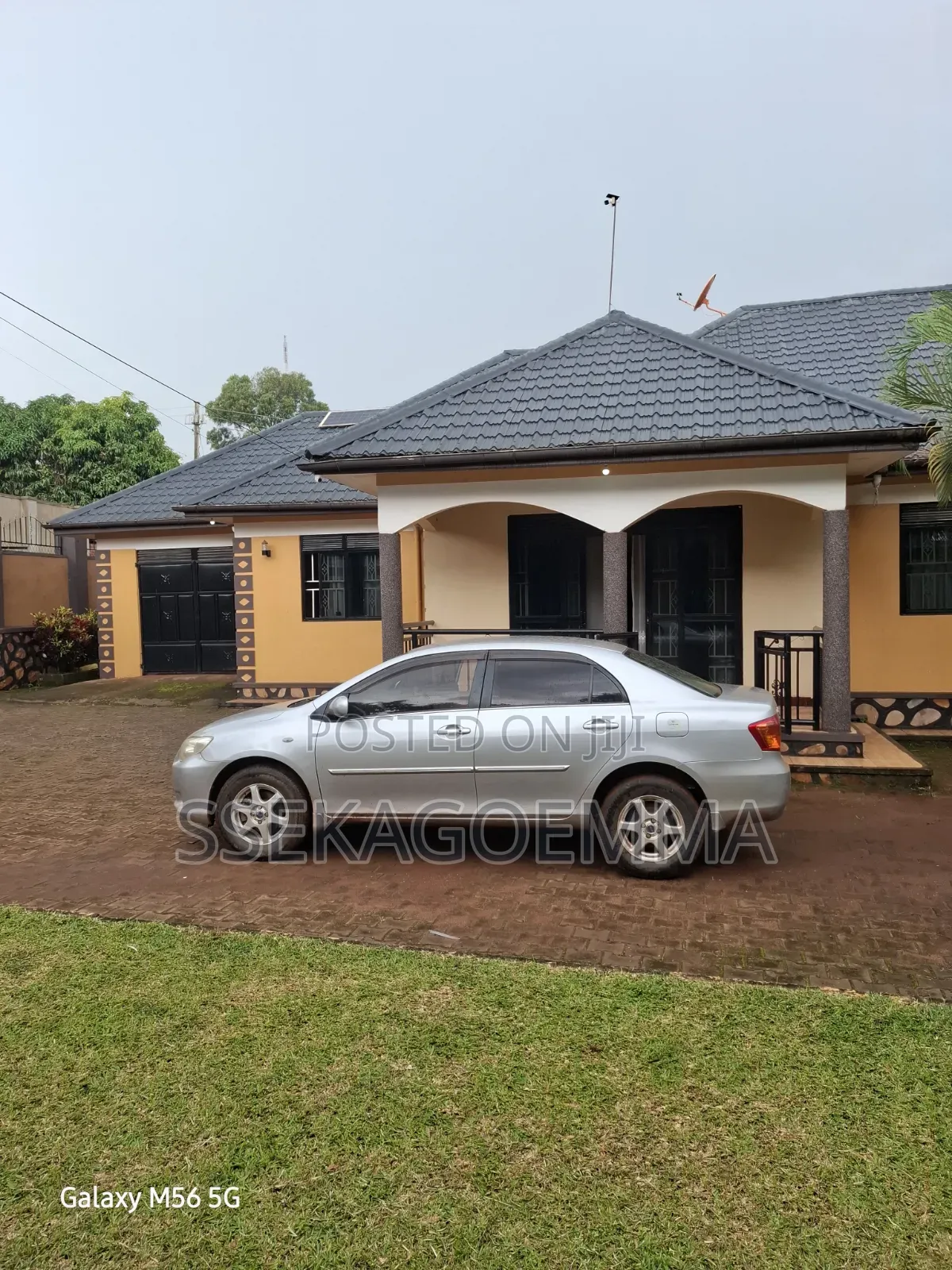 4bdrm Bungalow in Ssabagabo-Makindye for sale