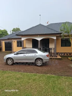 4bdrm Bungalow in Ssabagabo-Makindye for sale
