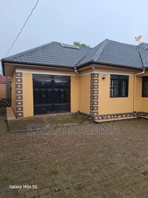 4bdrm Bungalow in Ssabagabo-Makindye for sale