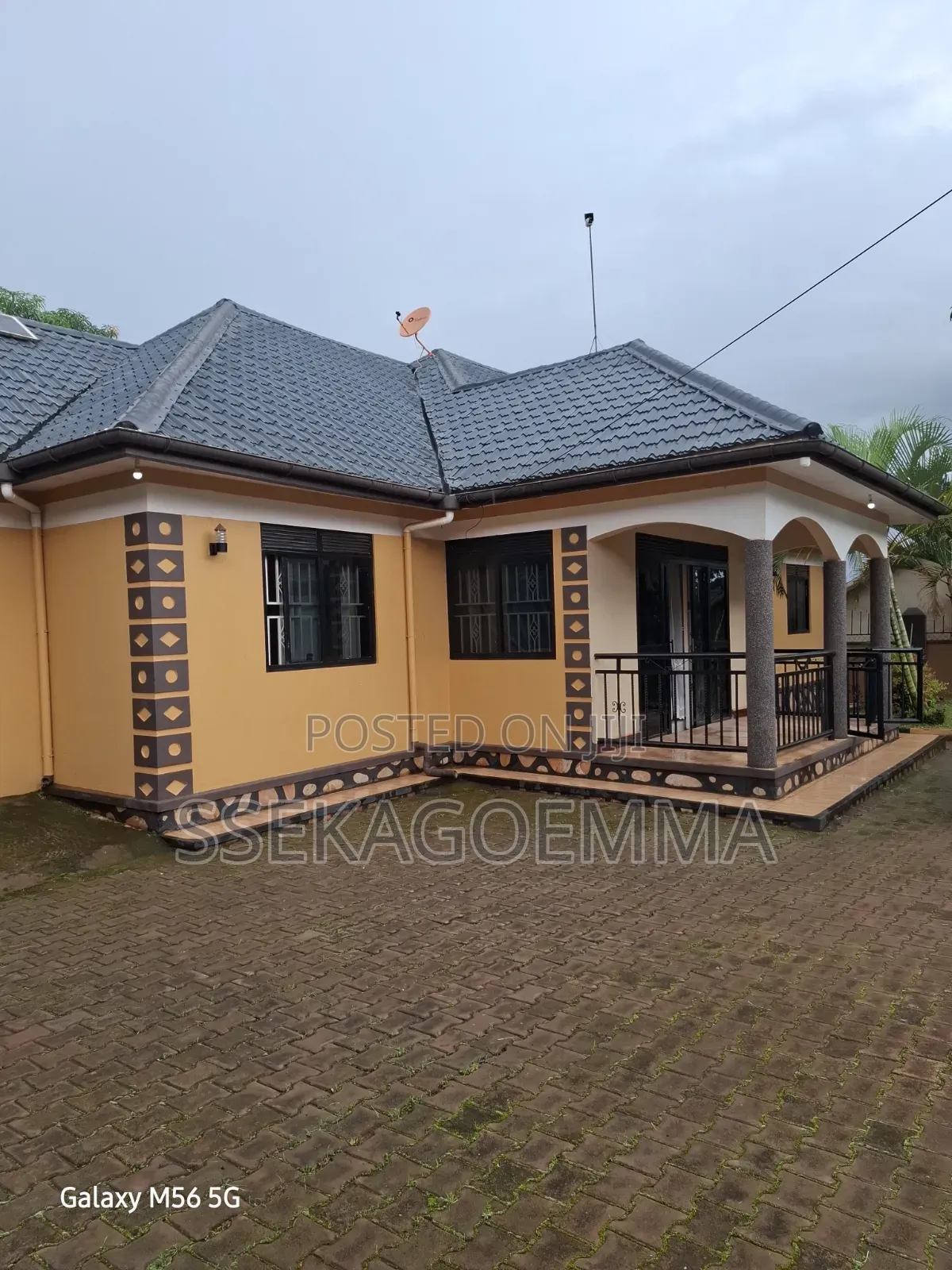4bdrm Bungalow in Ssabagabo-Makindye for sale
