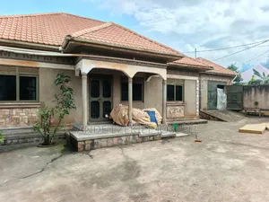 3bdrm Mansion in Seeta-Namuganga for sale