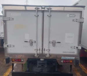 Mitsubishi Canter Fridge 2012