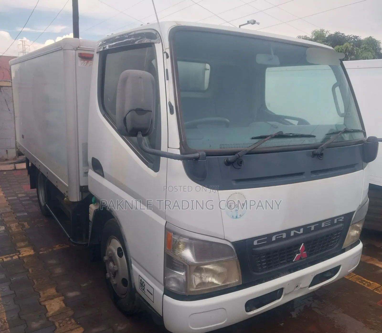 Mitsubishi Canter Fridge 2012