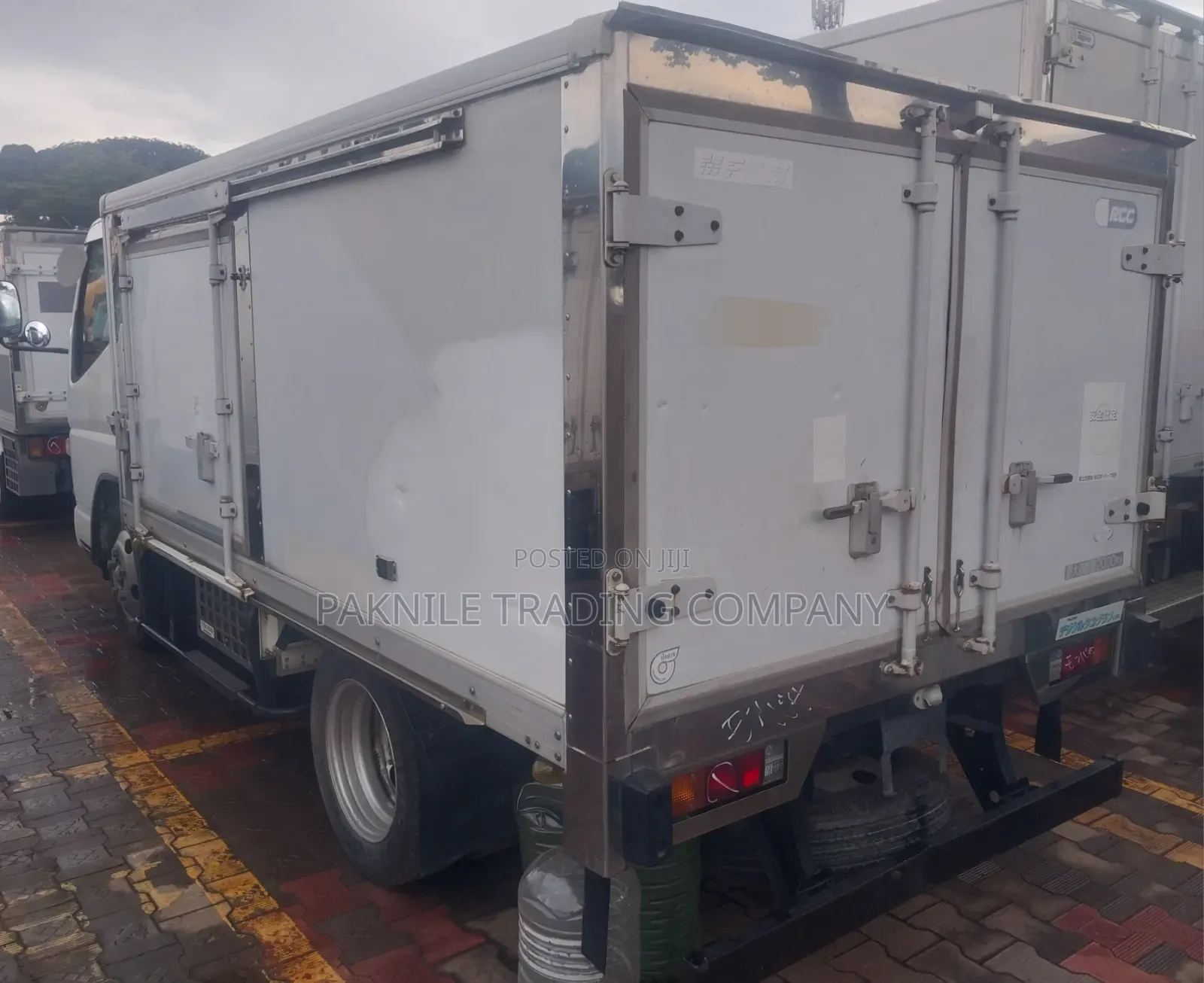 Mitsubishi Canter Fridge 2012