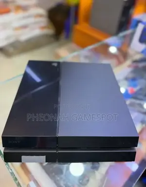 Complete Playstation 4 Standard Package. 12 Games and 2 Controllers.