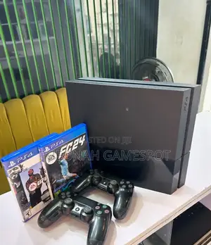Ps4 Standard Console (500gb) - Uk Used. With 12 Games and 2 Controller