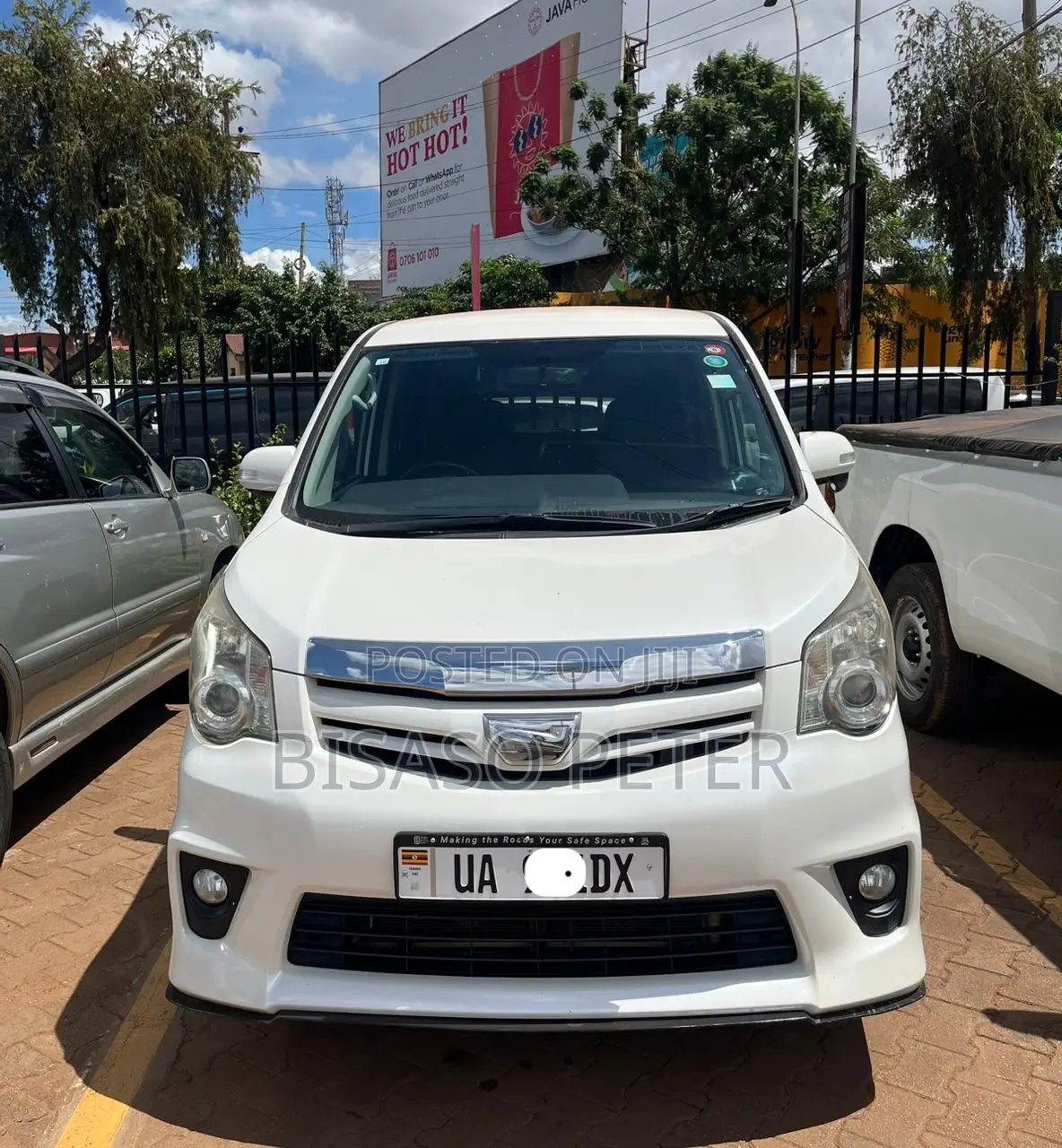 Toyota Noah 2.0 143hp FWD (7 Seater) 2012 White