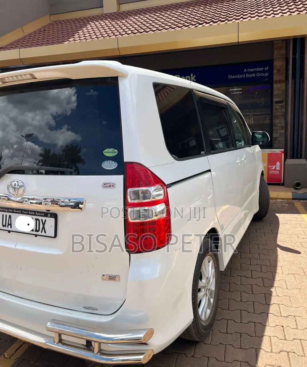 Toyota Noah 2.0 143hp FWD (7 Seater) 2012 White