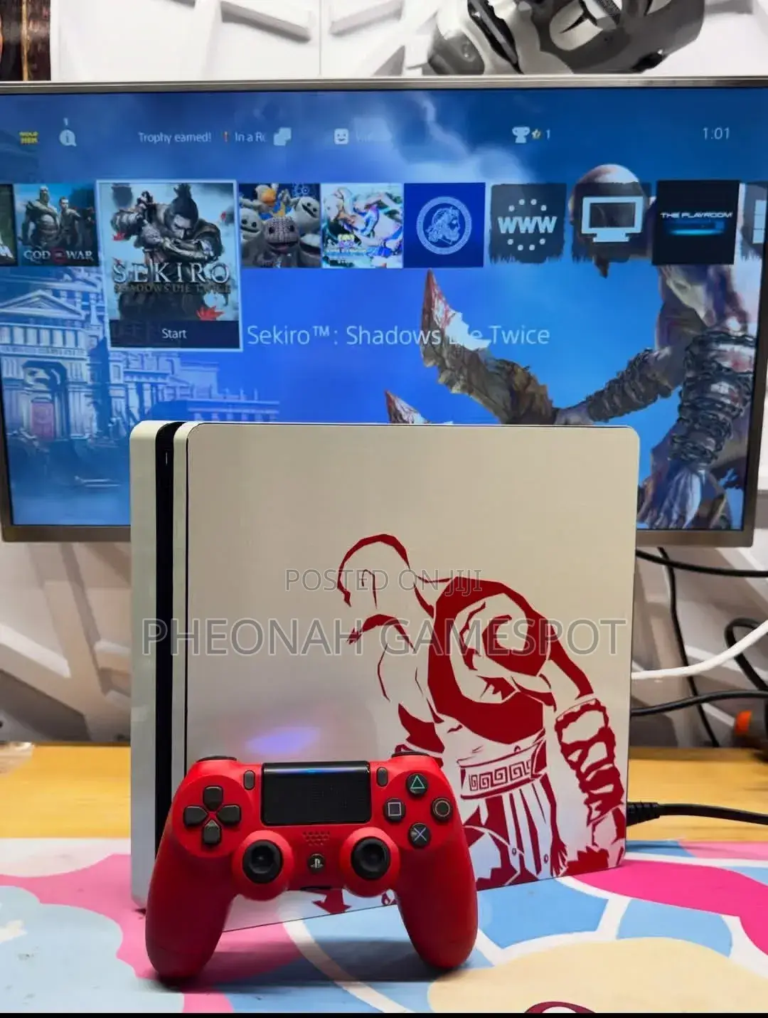 Ps4 Slim God of War Limited Edition Kratos Themed. 12 Games, 2 Pads