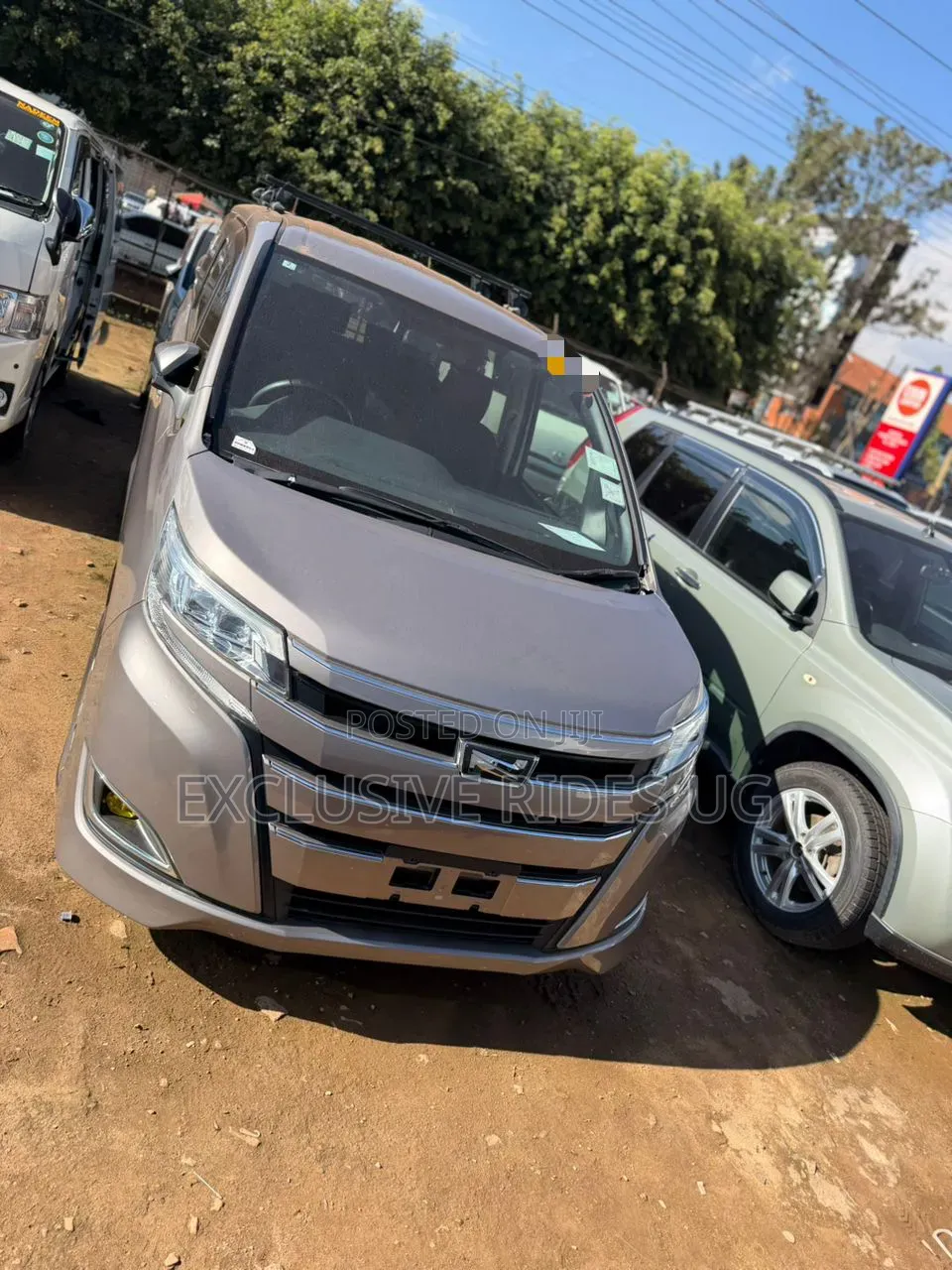 Toyota Noah 2.0 AWD (8 Seater) 2018 Gray