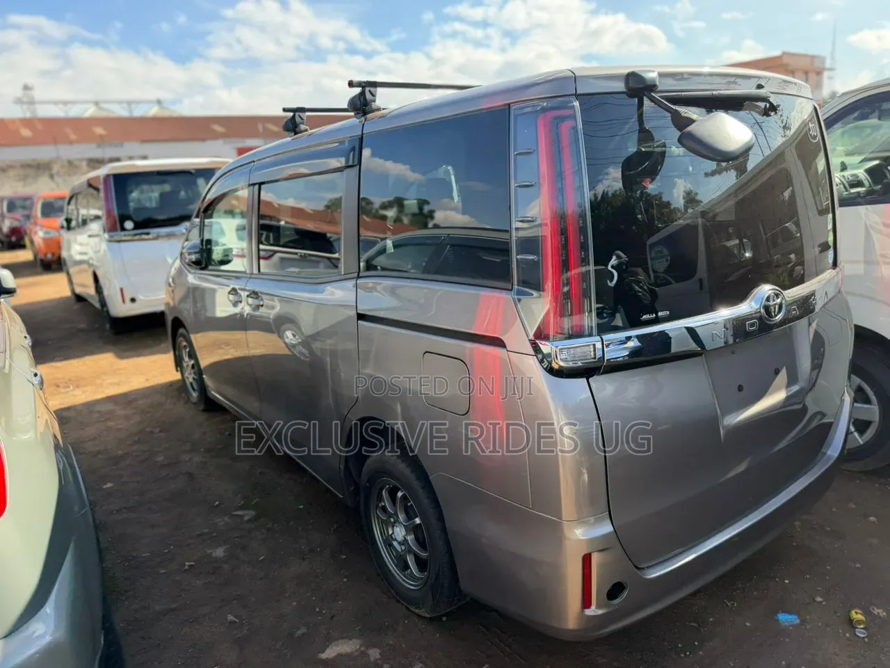 Toyota Noah 2.0 AWD (8 Seater) 2018 Gray