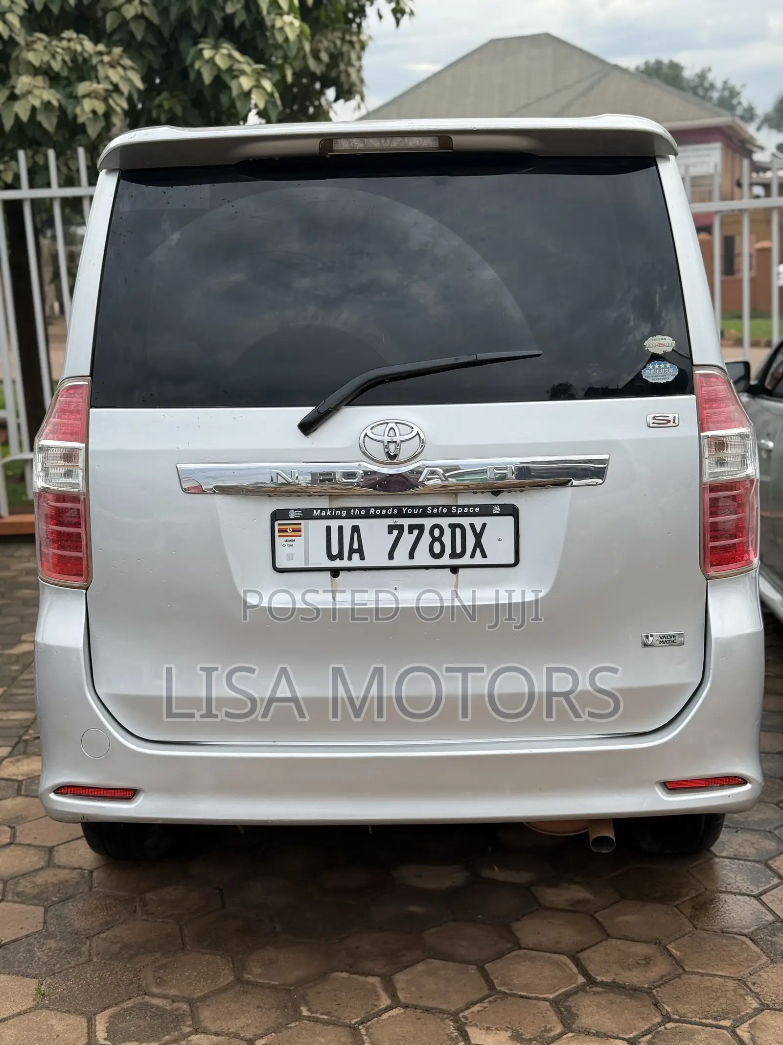 Toyota Noah 2.0 143hp AWD (8 Seater) 2008 Silver