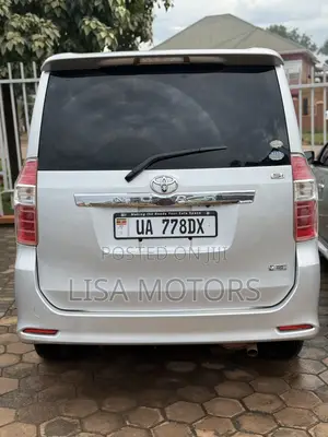 Toyota Noah 2.0 143hp AWD (8 Seater) 2008 Silver