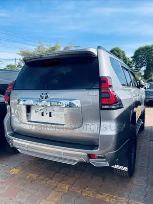 Toyota Land Cruiser Prado 2023 Gray