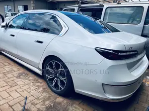 New BMW i7 xDrive60 AWD 2023 White