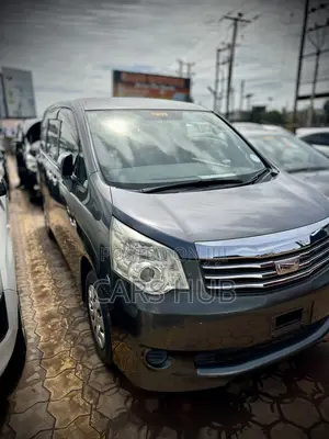 Toyota Noah 2.0 143hp AWD (7 Seater) 2012 Gray