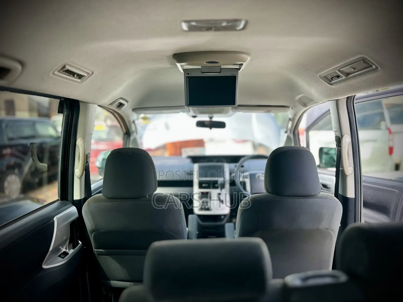Toyota Noah 2.0 143hp AWD (7 Seater) 2012 Gray