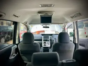 Toyota Noah 2.0 143hp AWD (7 Seater) 2012 Gray