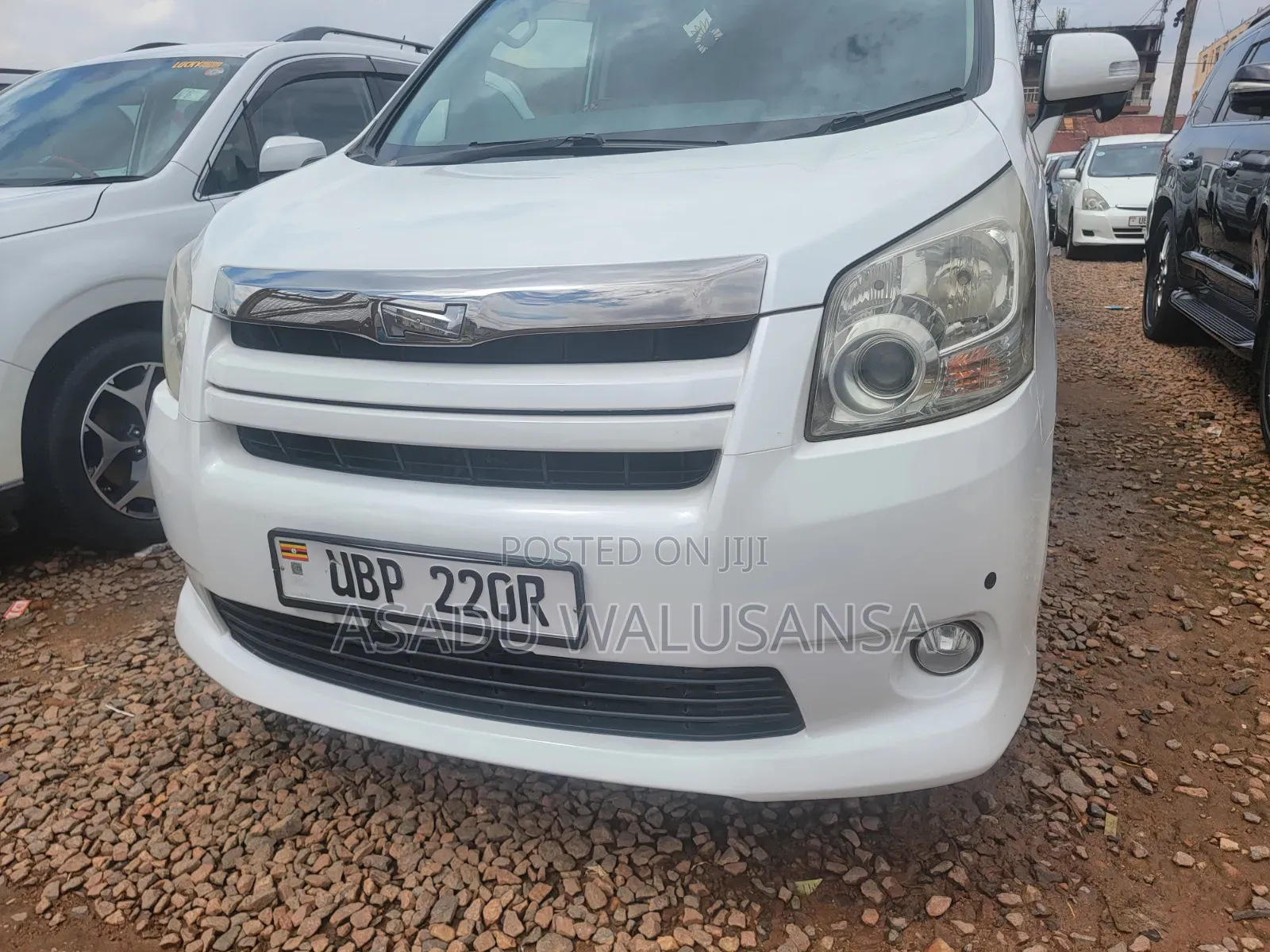 Toyota Noah 2010 White