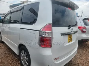 Toyota Noah 2010 White