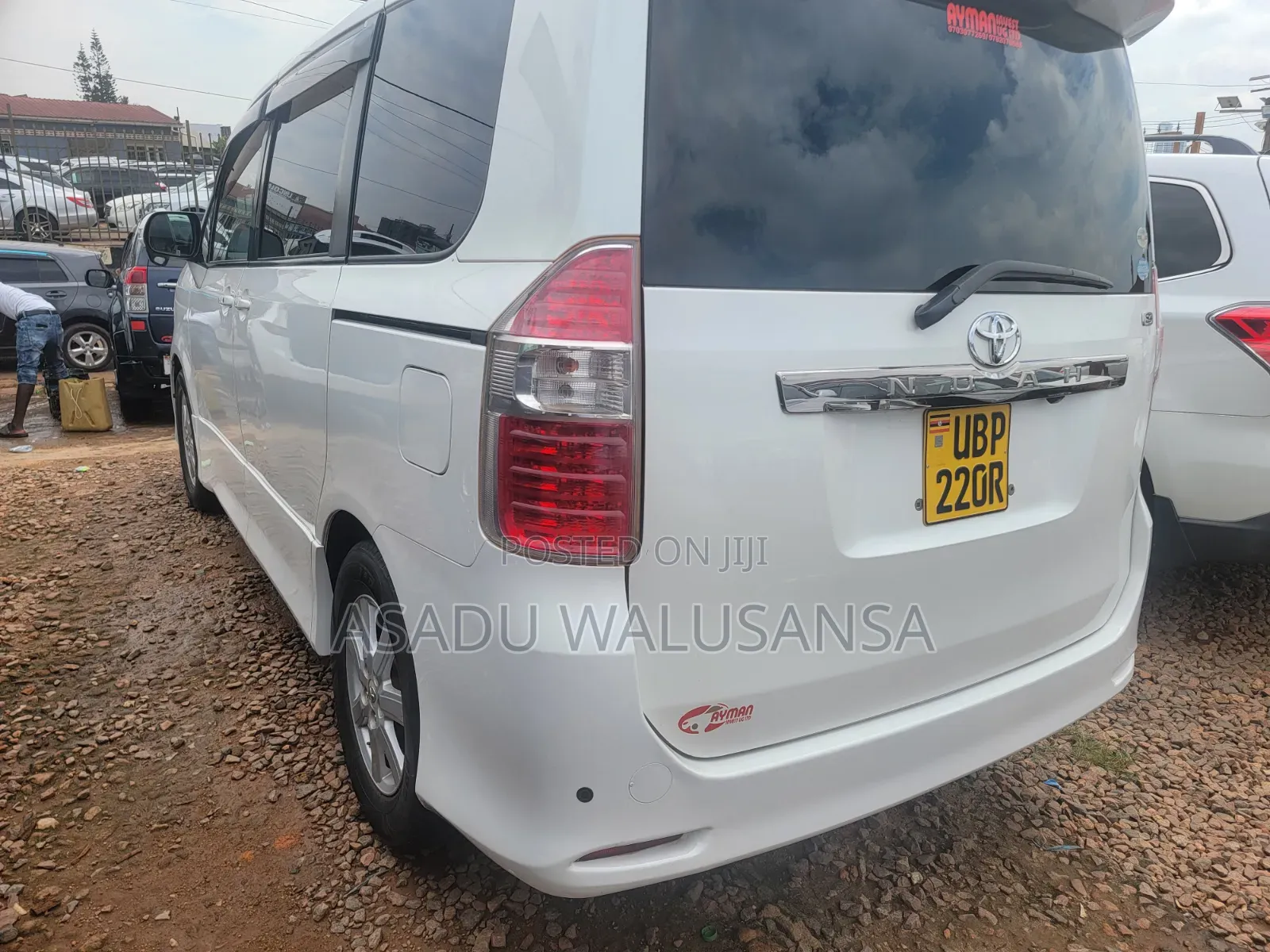 Toyota Noah 2010 White