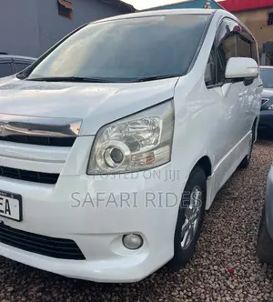 Toyota Noah 2009 White