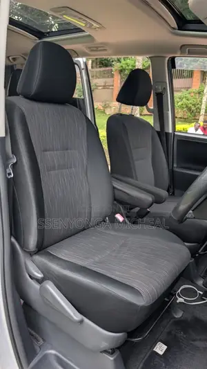 Toyota Noah 2012 Silver