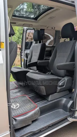 Toyota Noah 2012 Silver