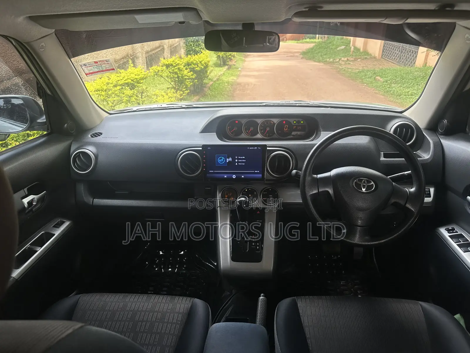 Toyota Corolla Rumion Hatchback 1.5 FWD 2010 Silver