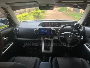 Toyota Corolla Rumion Hatchback 1.5 FWD 2010 Silver