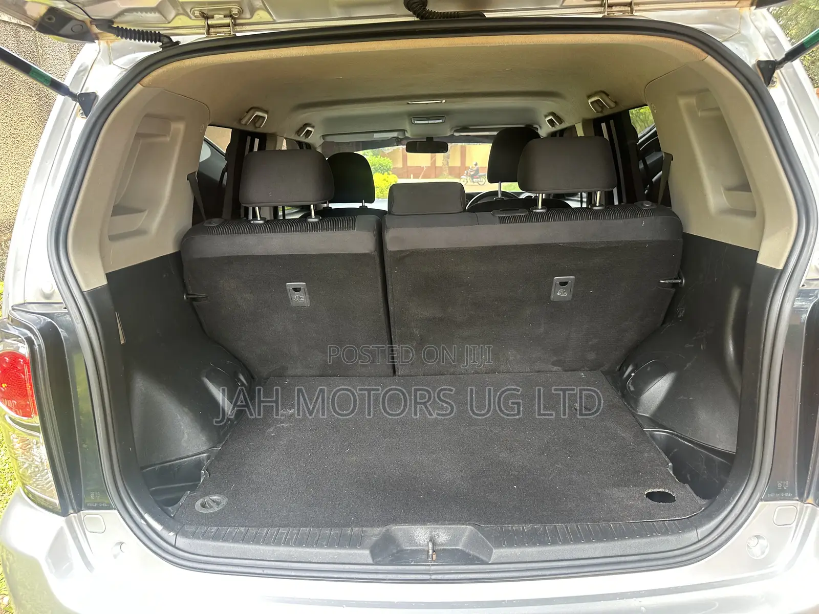 Toyota Corolla Rumion Hatchback 1.5 FWD 2010 Silver