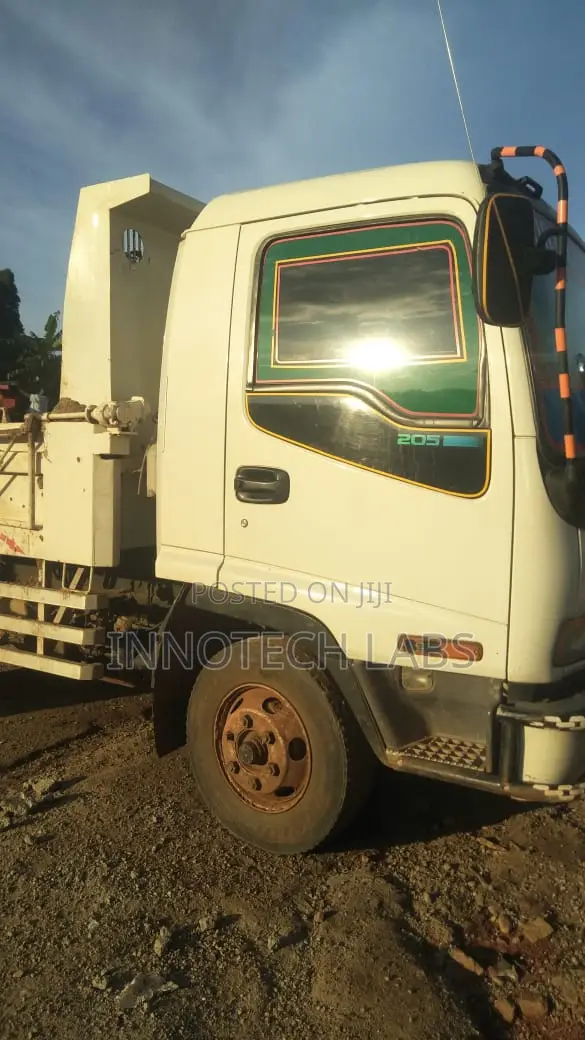 Isuzu Forward Giga Dump Truck