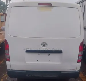 Toyota HiAce 2012