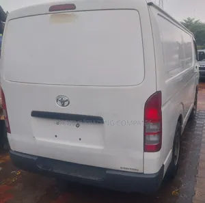 Toyota HiAce 2012