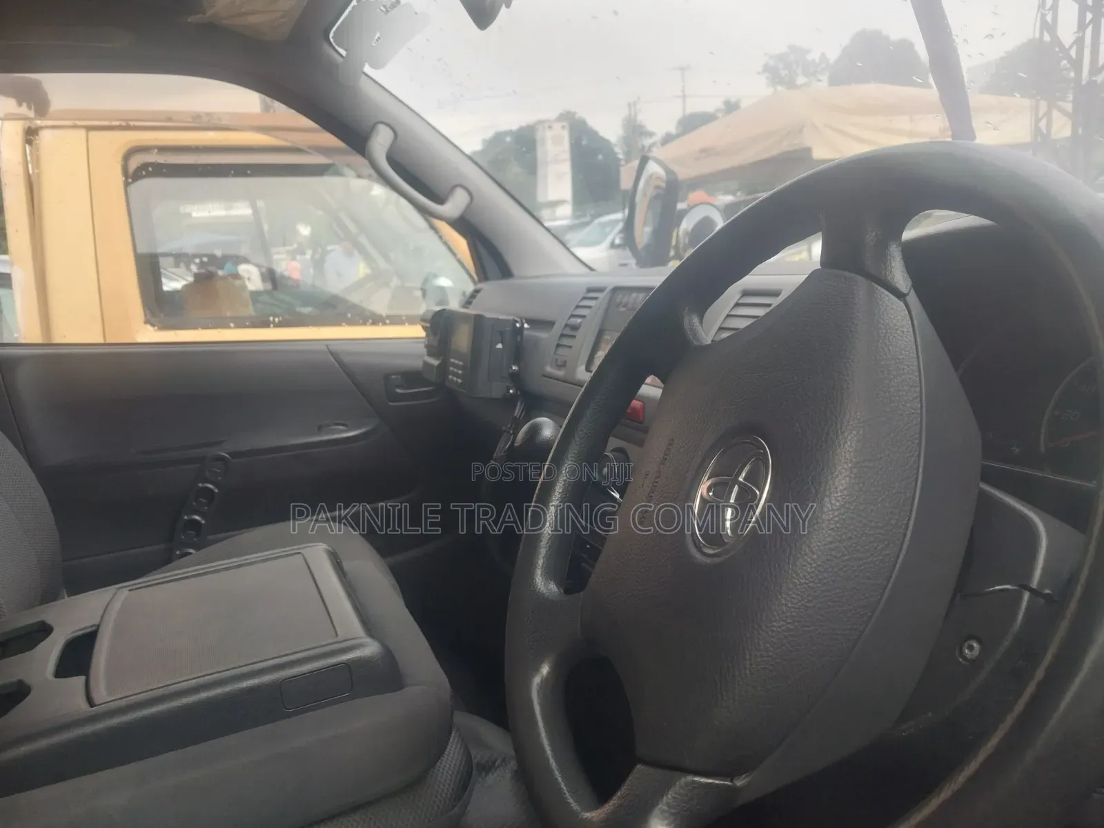 Toyota HiAce 2012