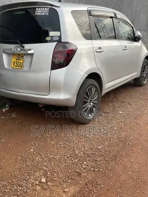 Toyota Ractis 2008 Silver