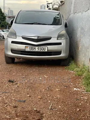 Toyota Ractis 2008 Silver