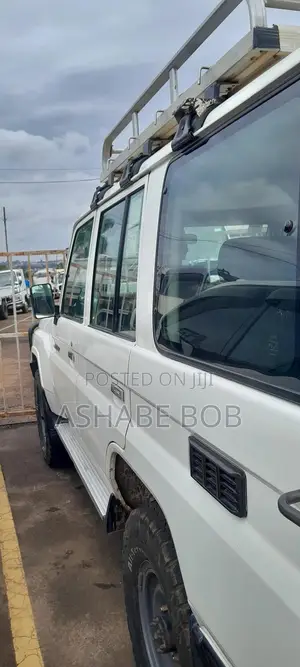 Toyota Land Cruiser 2018 White